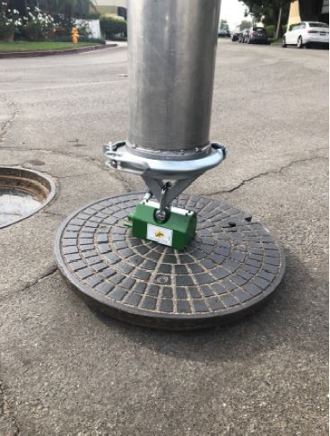 Magnetic Boom Manhole Lifter